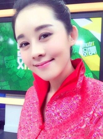 央视女主播徐琍生活照,镜头背后的生活风采